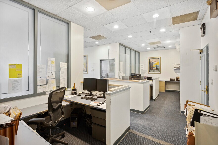 More Photos Of 2112 Walnut St, Philadelphia Office Residential For Sale