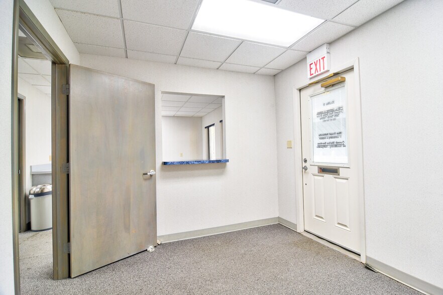 More Photos Of 3275 66th St N, Saint Petersburg Medical For Sale