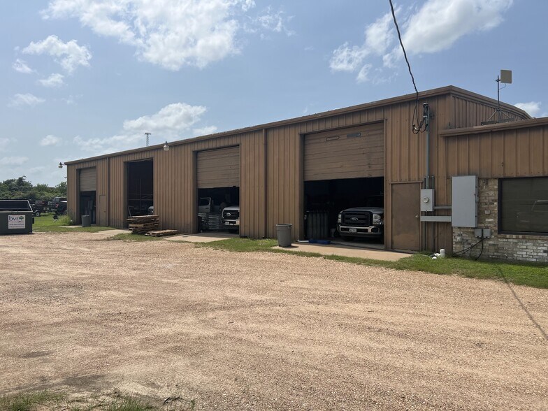 More Photos Of 1575 Highway 290 W, Brenham Industrial For Lease