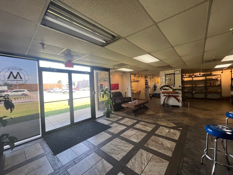 More Photos Of 4130-4150 Will Rogers Pky, Oklahoma City Warehouse For Lease