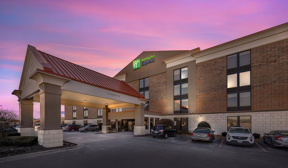 Primary Photo Of 13330 Cicero Ave, Crestwood Hotel For Sale