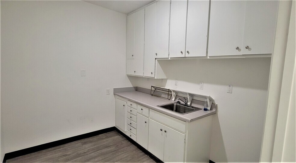 More Photos Of 455 N Mesa Dr, Mesa Medical For Lease