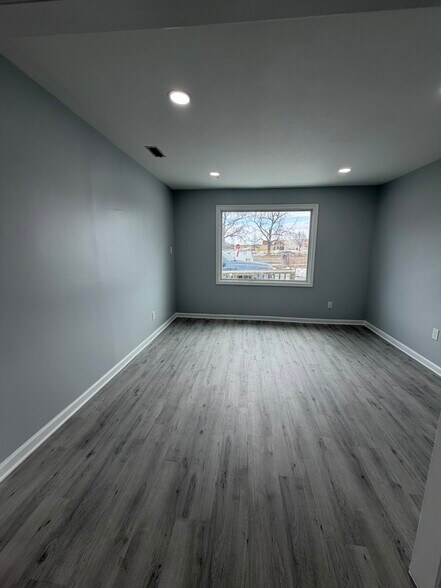 More Photos Of 13801 Brandywine Rd, Brandywine General Retail For Lease