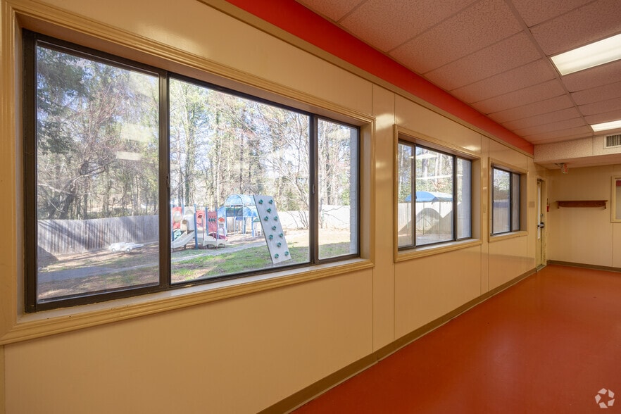 More Photos Of 9330 Nesbit Ferry Rd, Alpharetta Daycare Center For Lease