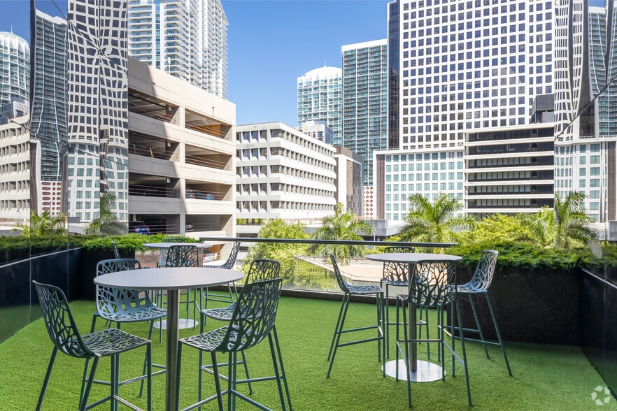 More Photos Of 800 Brickell Ave, Miami Office Residential For Lease