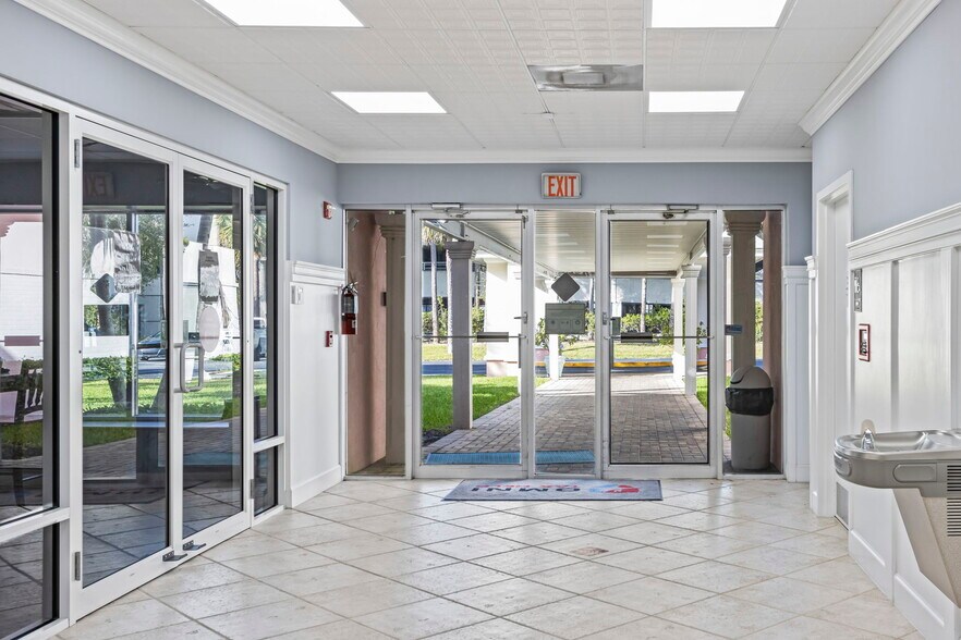 More Photos Of 2300 5th Ave, Vero Beach Office Residential For Lease