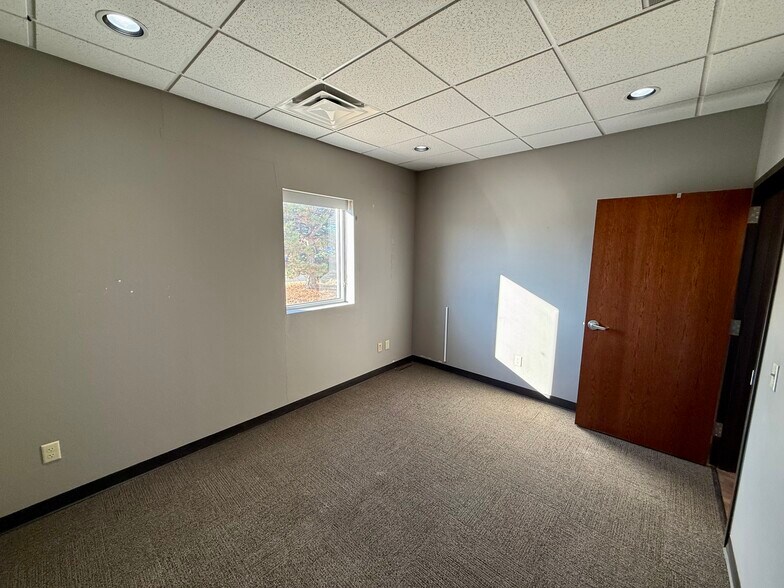More Photos Of 1221 N Kelly Ave, Edmond General Retail For Lease