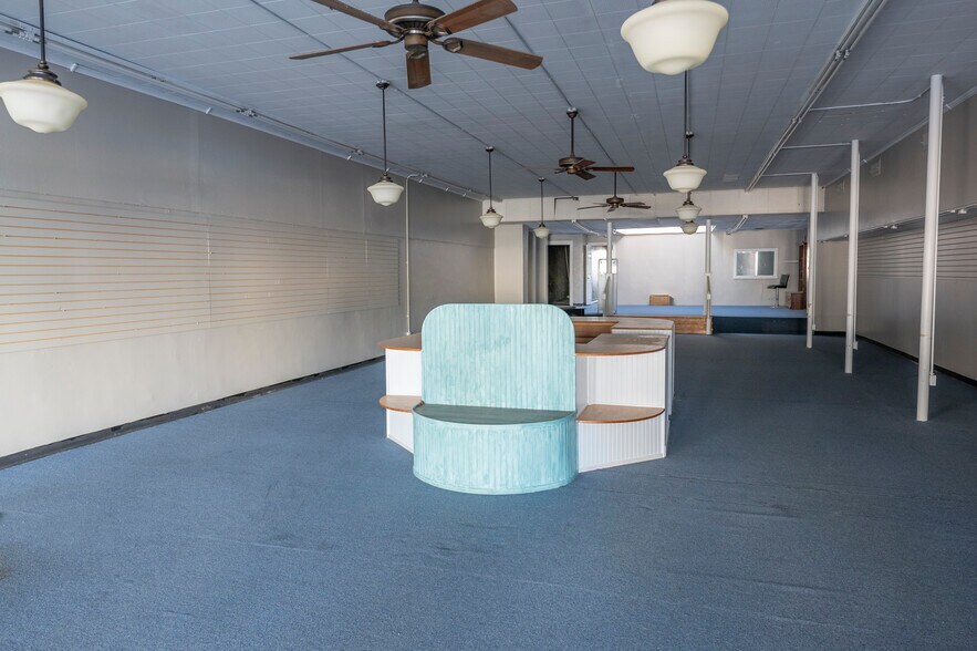 More Photos Of 104 E Alamo St, Brenham Storefront Retail Residential For Sale