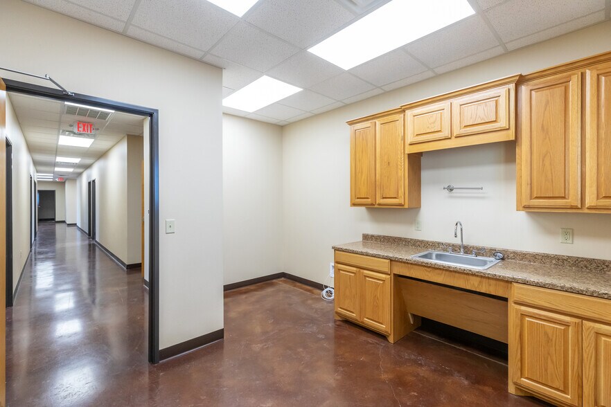 More Photos Of 4517 Derrick Dr, Abilene Office For Lease