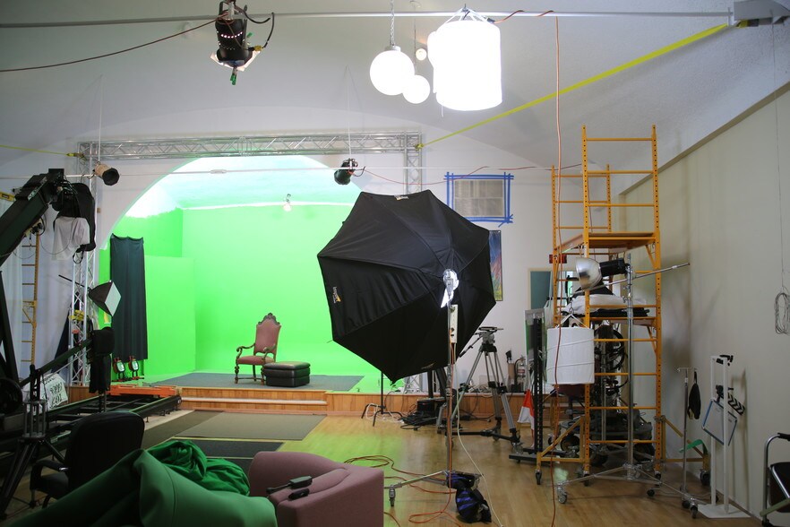 More Photos Of 7746 Foothill Blvd, Tujunga Movie Radio TVStudio For Sale