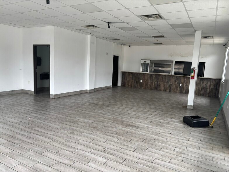 More Photos Of 5617 Mccart Ave, Fort Worth Service Station For Lease