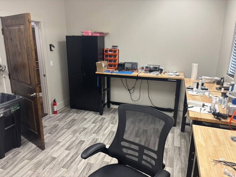 More Photos Of 4722 College Park, San Antonio Light Distribution For Sale