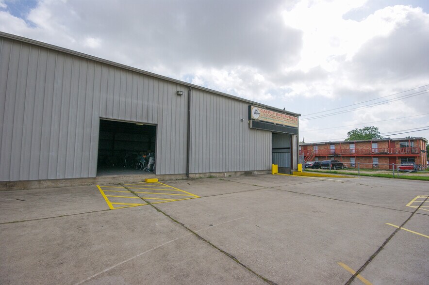 More Photos Of 1001 Dumont St, South Houston Distribution For Sale