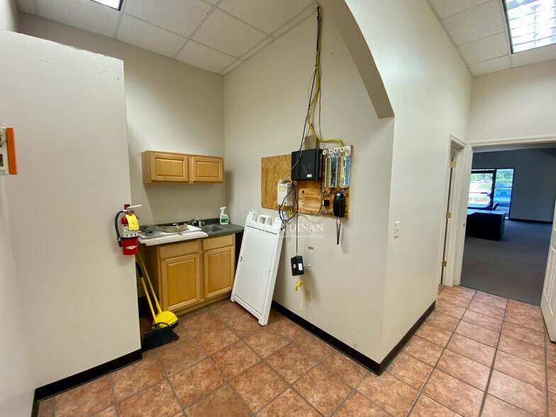 More Photos Of 37 Buck Creek Plz, Alabaster Storefront Retail Office For Lease