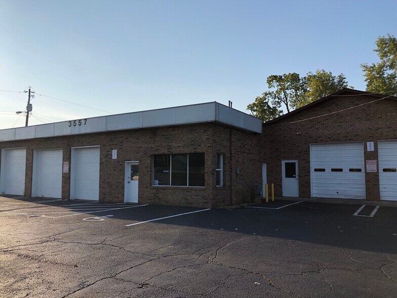 More Photos Of 3557 E Main St, Whitehall Auto Repair For Sale