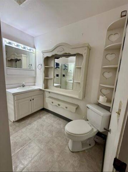 More Photos Of 101 E 3rd St, Burkburnett Office For Sale