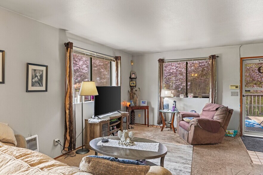 More Photos Of 13004 33rd Ave S, Tukwila Apartments For Sale