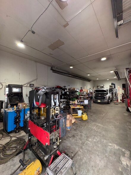 More Photos Of 349 Rt-57, Washington Auto Dealership For Lease