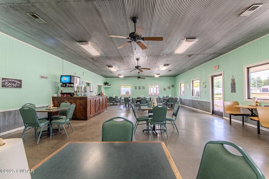 More Photos Of 225 N Front St, Halls General Retail For Sale