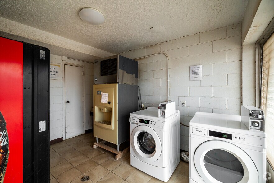 More Photos Of 722 E Pancake Blvd, Liberal Hotel For Sale