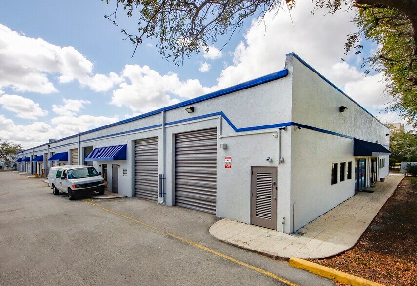 More Photos Of 10330-10372 NW 55th St, Sunrise Warehouse For Lease