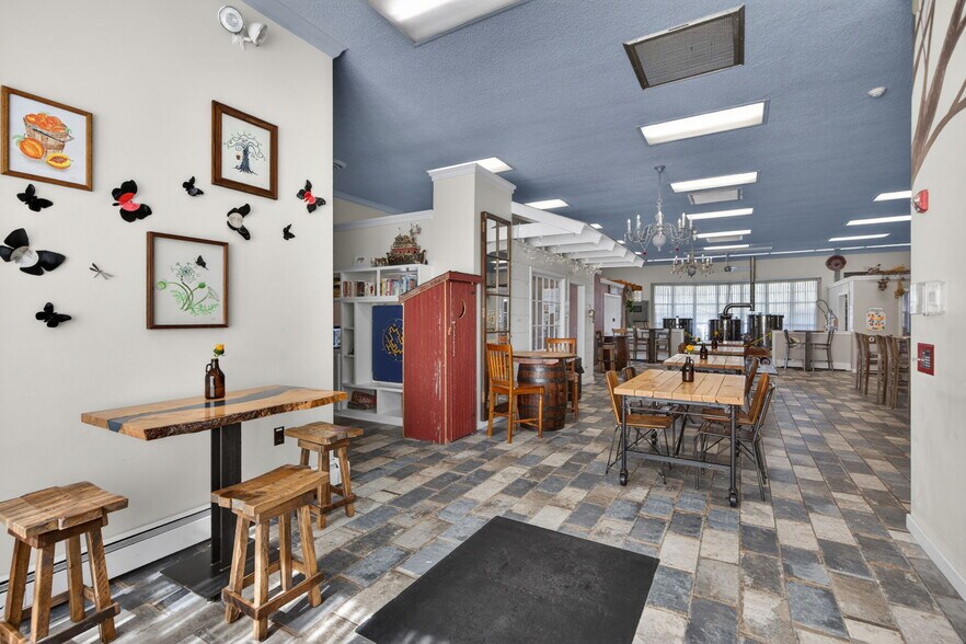 More Photos Of 101 Walnut St, Green Lane Bank For Sale