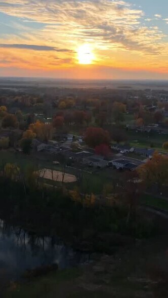 Primary Photo Of 1620 Summit Dr, Pekin Golf Course Driving Range For Sale