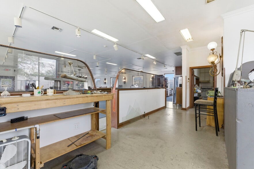 More Photos Of 2122 S Glenstone Ave, Springfield Freestanding For Sale