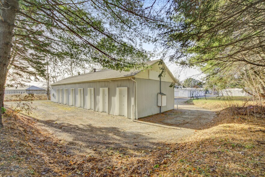 More Photos Of 1550-1560 Rue Michelin, Laval Self Storage For Sale