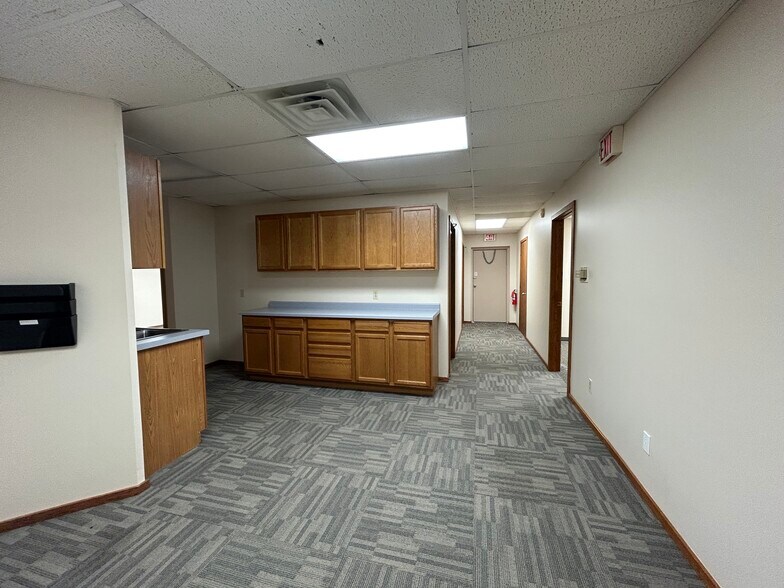 More Photos Of 1820 Post Rd, Plover Storefront Retail Office For Lease