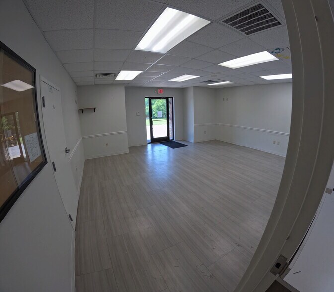 More Photos Of 11870 Cranston Dr, Arlington Office For Lease