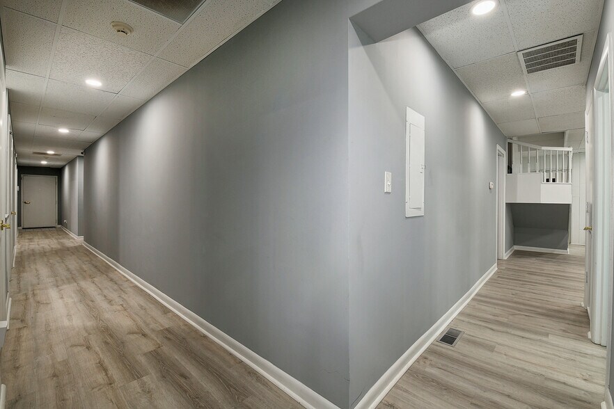 More Photos Of 1604 State St, New Albany Office For Sale