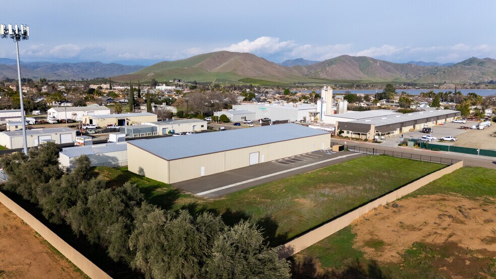 More Photos Of 405 S Acacia St, Woodlake Warehouse For Sale