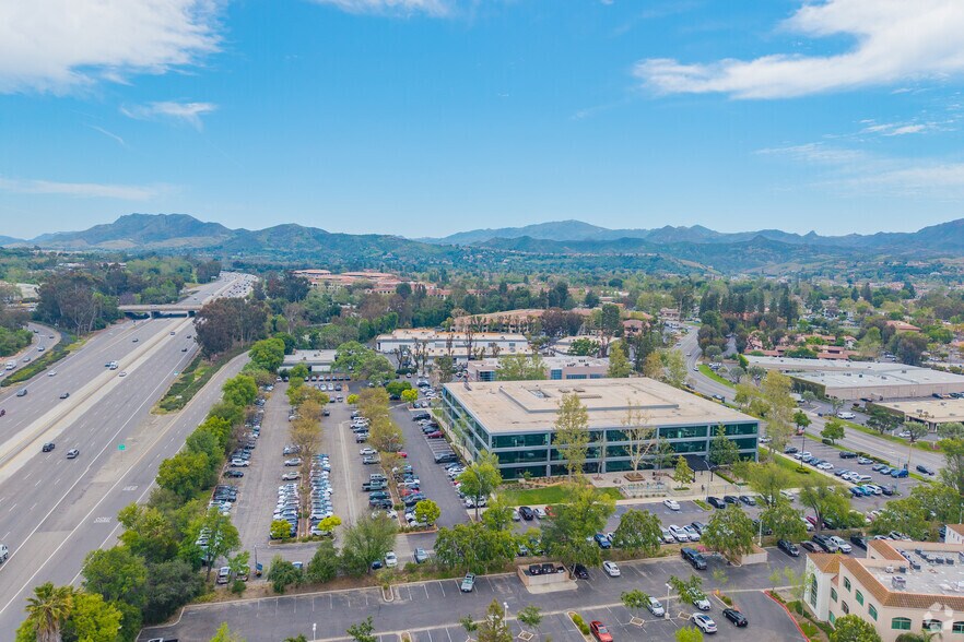 More Photos Of 2625 Townsgate Rd, Westlake Village Office For Lease