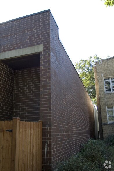 More Photos Of 200-210 Lake St, Oak Park General Retail For Lease