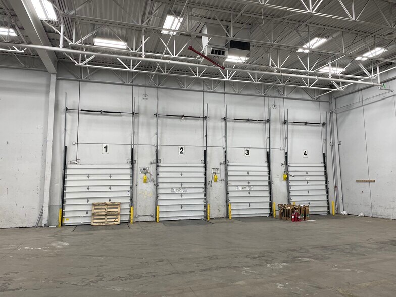 More Photos Of 100 Edgeley Blvd, Vaughan Industrial For Lease