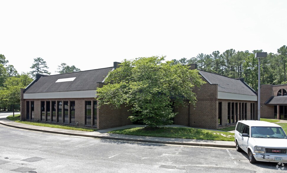 More Photos Of 2201 E Parham Rd, Henrico Unknown For Lease