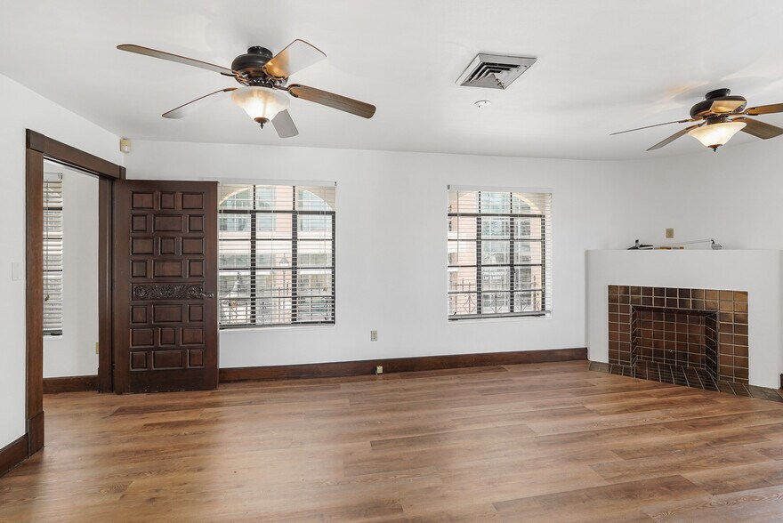 More Photos Of 537 10th St W, Bradenton Office For Lease