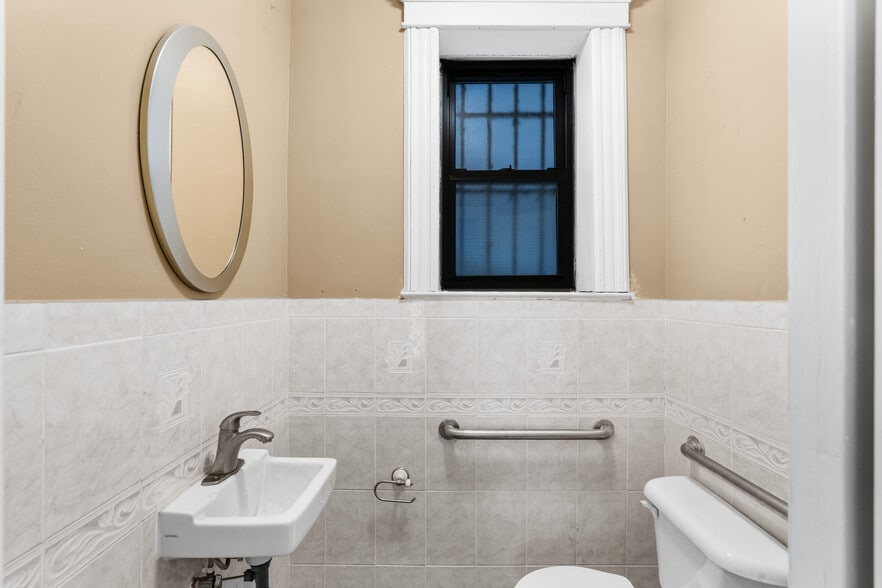 More Photos Of 346 Kennedy Blvd, Bayonne Apartments For Lease