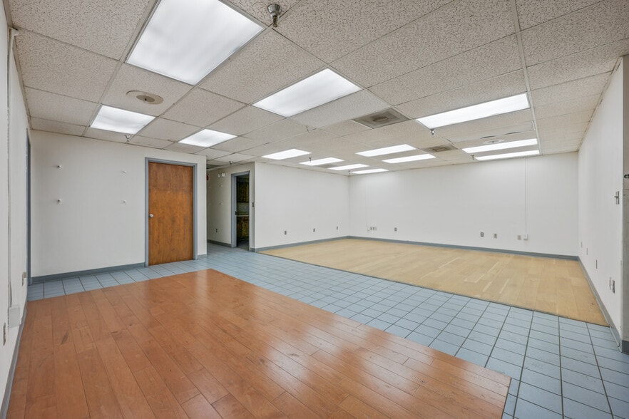 More Photos Of 656 Interstate Dr, Crossville Manufacturing For Lease