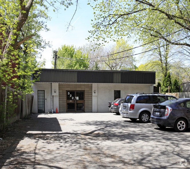 Primary Photo Of 322 Dufferin St, Toronto Freestanding For Sale
