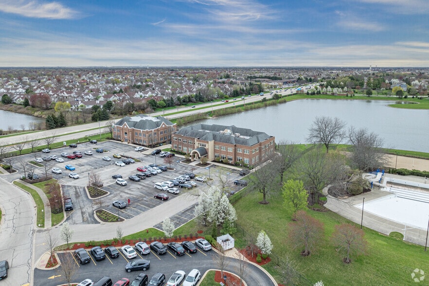 More Photos Of 1315 Macom Dr, Naperville Medical For Lease