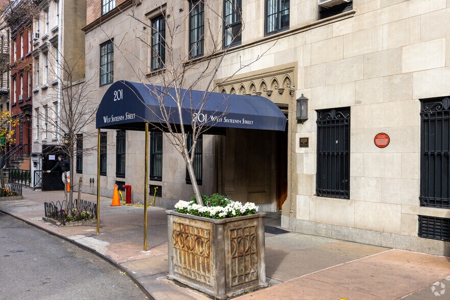 More Photos Of 201 W 16th St, New York Apartments For Lease