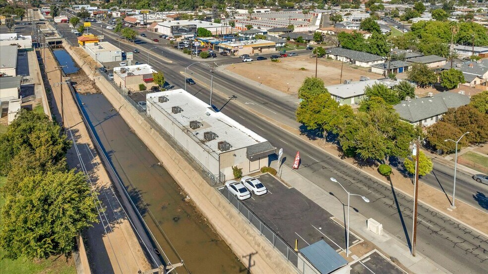 More Photos Of 3298 E McKinley Ave, Fresno Freestanding For Lease
