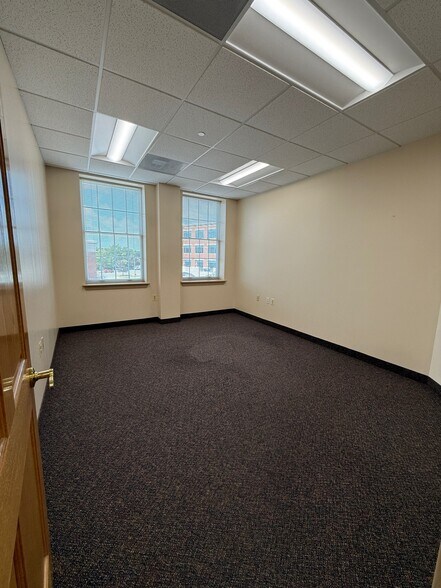 More Photos Of 105 Centennial St, La Plata Medical For Sale