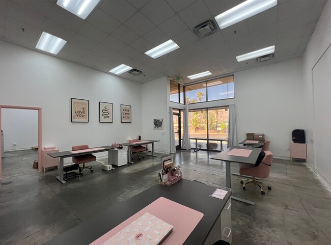 More Photos Of 530-550 S Vella Rd, Palm Springs Warehouse For Lease