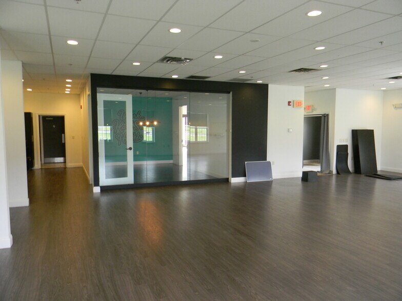 More Photos Of 195 Russell St, Hadley Medical For Lease