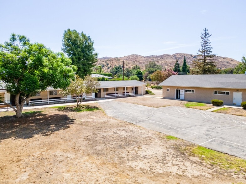 More Photos Of 10335 La Tuna Canyon Rd, Sun Valley Schools For Sale