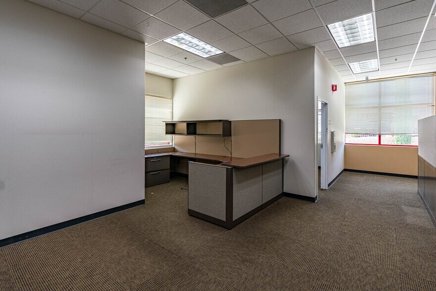 More Photos Of 300-304 E Avenue K6, Lancaster Office For Lease