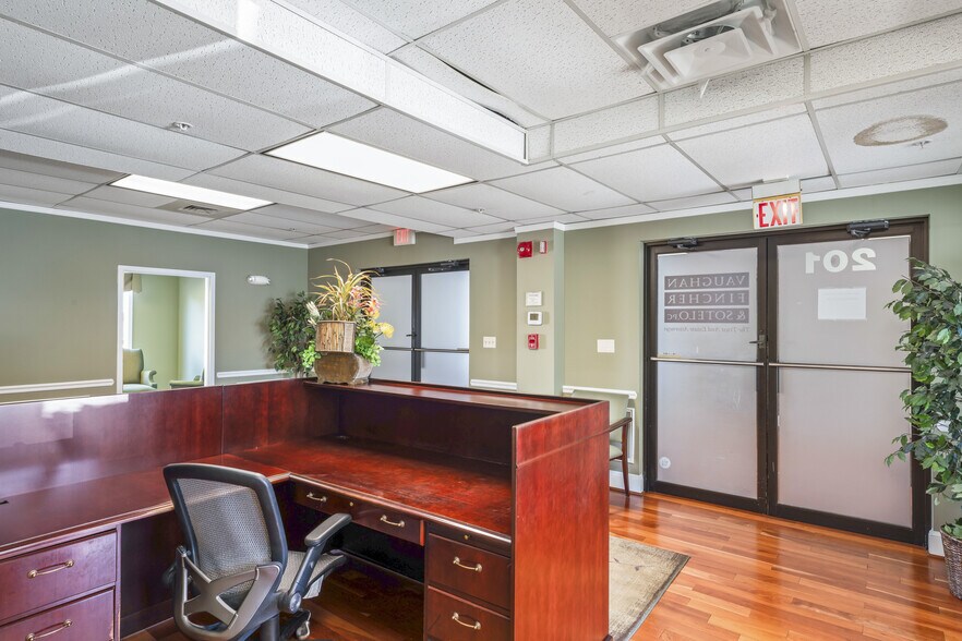 More Photos Of 602 S King St, Leesburg Medical For Sale